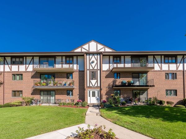 11018 Theresa Circle, Unit 2D, Palos Hills, IL 60465