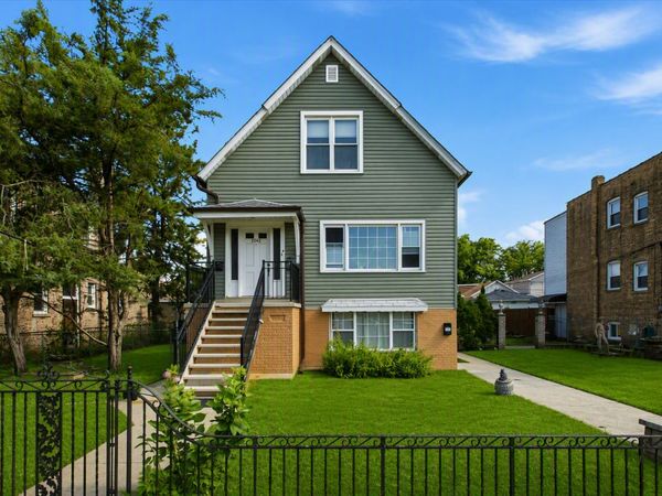 6042 W ADDISON Street , Chicago, IL 60634