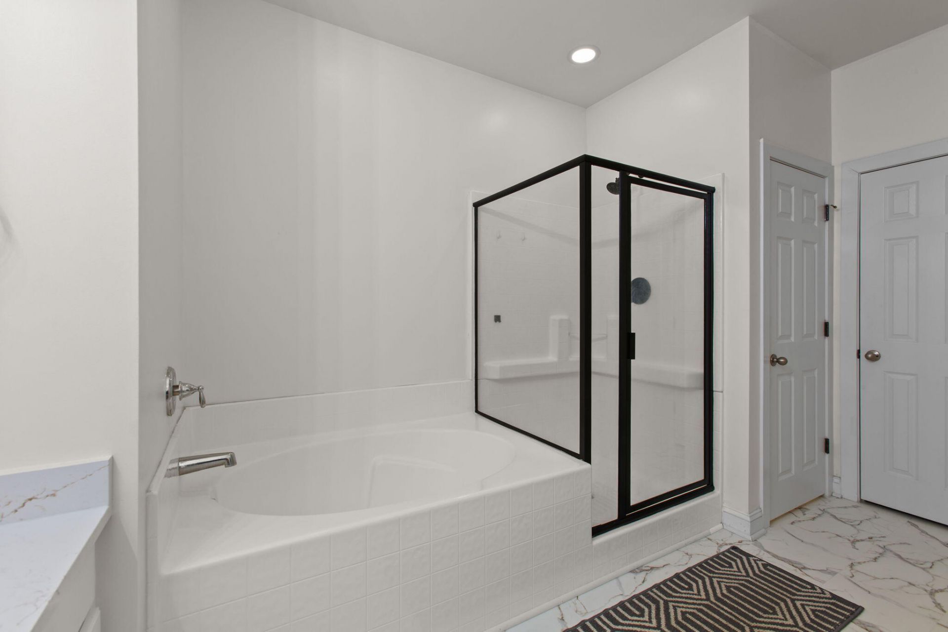 156 Pavilion Street Photo 18