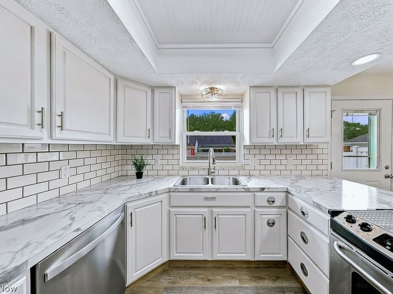 2033 Carlile Drive, Uniontown, OH 44685 Photo 12