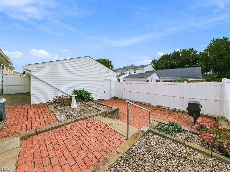 2033 Carlile Drive, Uniontown, OH 44685 Photo 18