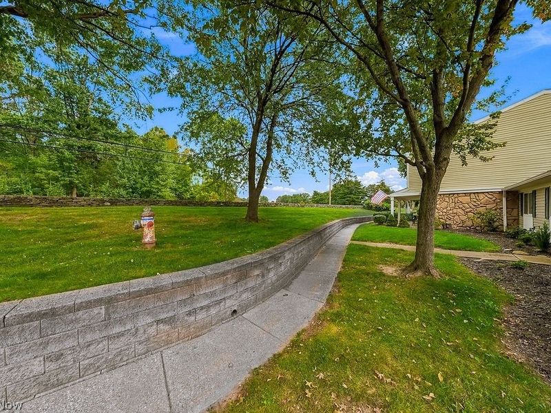 2033 Carlile Drive, Uniontown, OH 44685 Photo 3