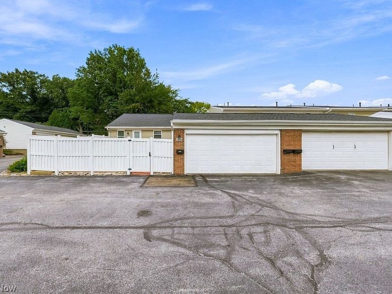 2033 Carlile Drive, Uniontown, OH 44685 Photo 34