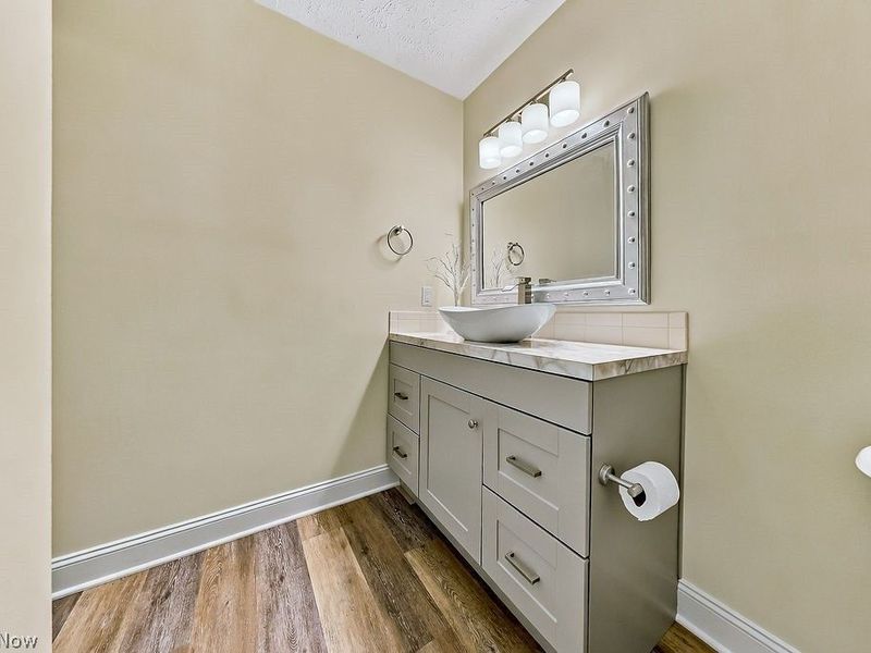 2033 Carlile Drive, Uniontown, OH 44685 Photo 7