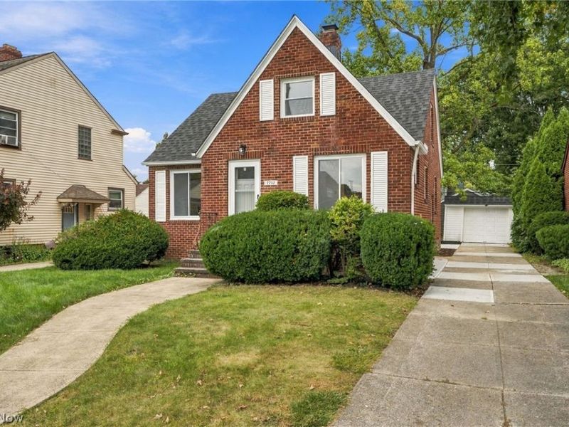 7702 Southington Drive, Parma, OH 44129 Photo 2