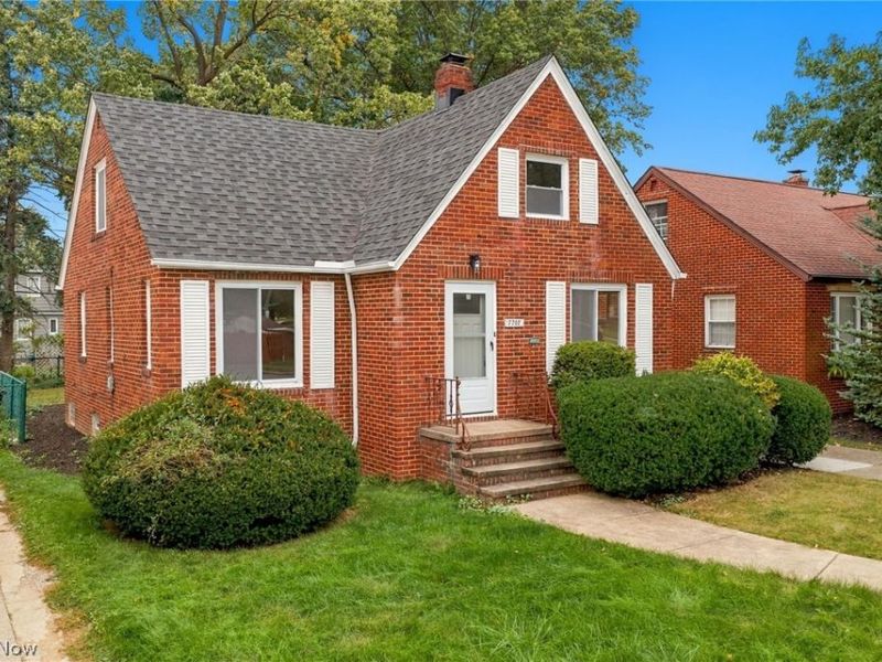 7702 Southington Drive, Parma, OH 44129 Photo 3