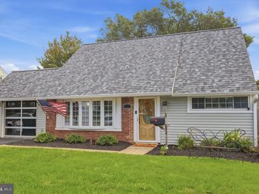 292 INDIAN CREEK DRIVE, LEVITTOWN, PA 19057