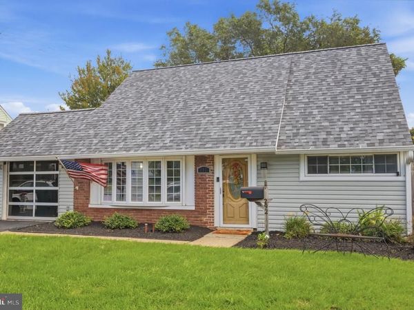 292 INDIAN CREEK DRIVE , LEVITTOWN, PA 19057