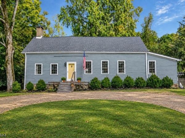 4 E Main St, Mendham, NJ 07945