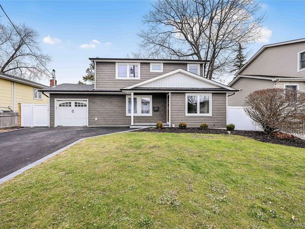 214 Oak Neck , Islip, NY 11795