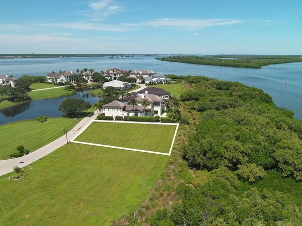 9220 E Marsh Island Drive , Vero Beach, FL 32963