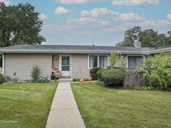 824 Wiltshire Drive , Unit 1, McHenry, IL 60050