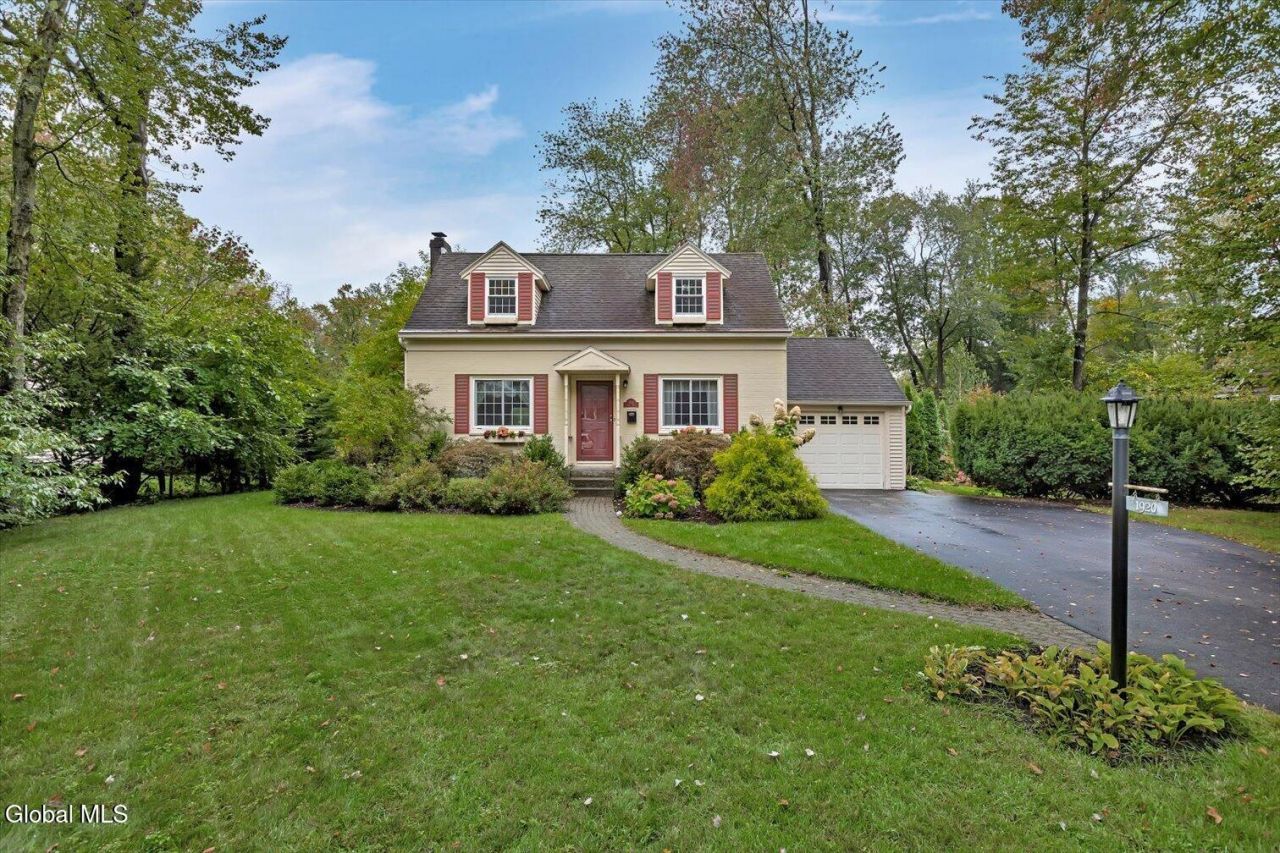 1920 Hexam Road, Niskayuna, NY 12309 Main Photo