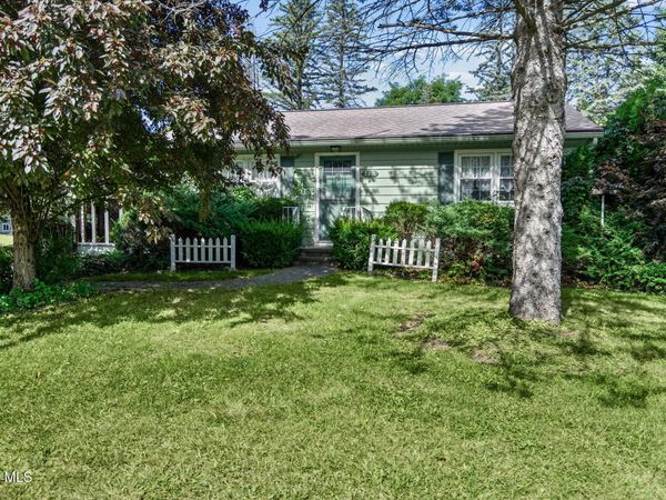 319 Grooms Road, Halfmoon, NY 12065