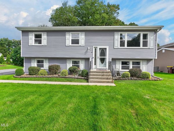 8 Westchester Drive, Albany, NY 12205