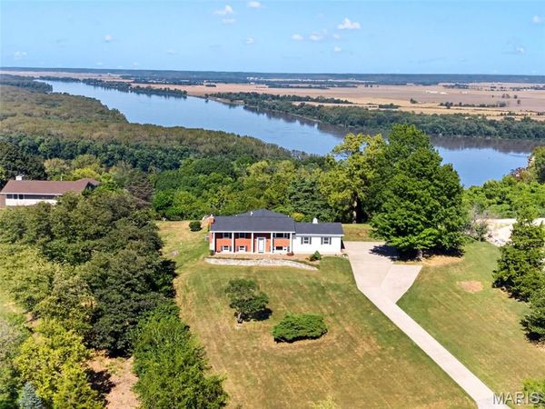 21724 Slate Ridge Lane, Louisiana, MO 63353