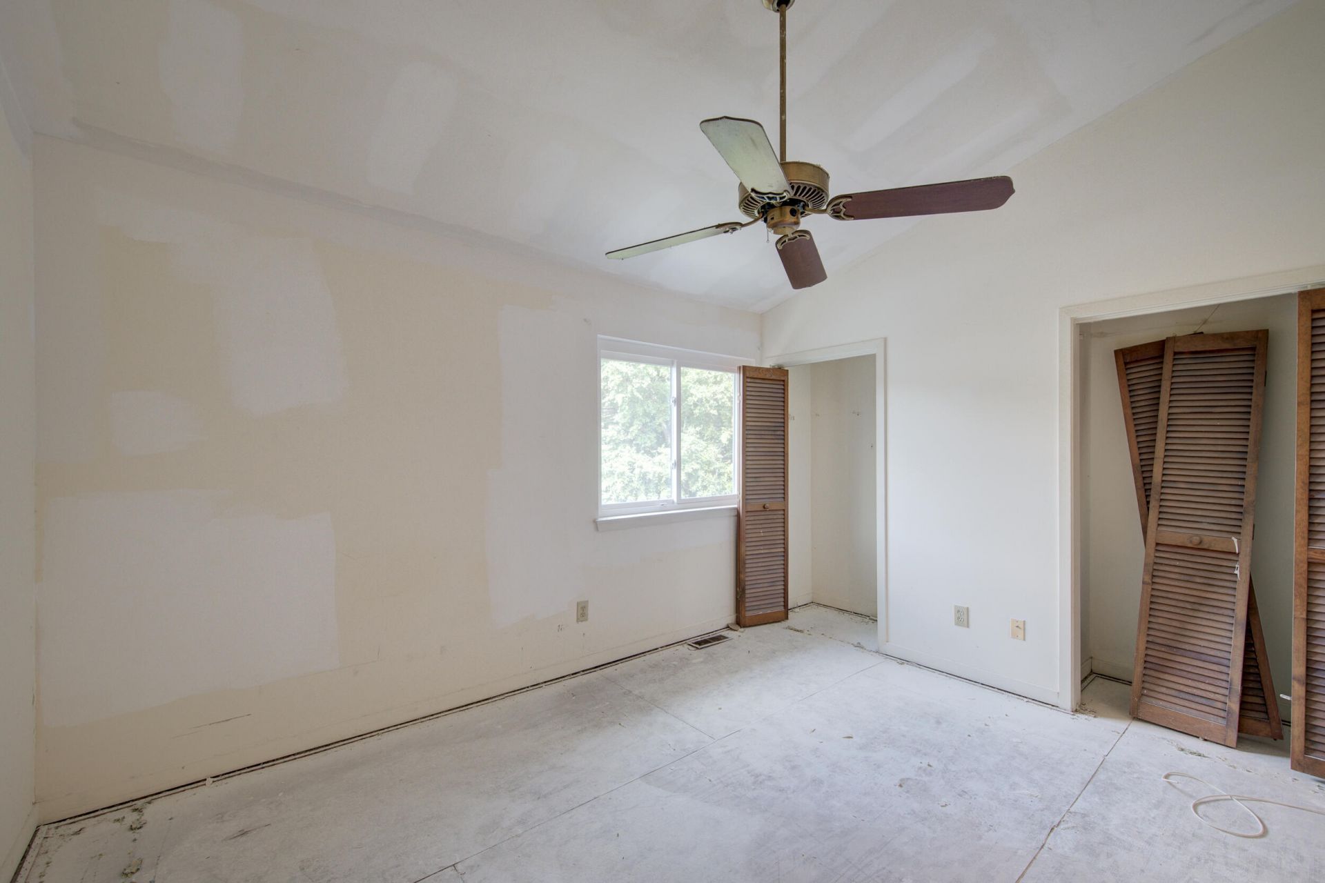 858 Catalpa Court Photo 20