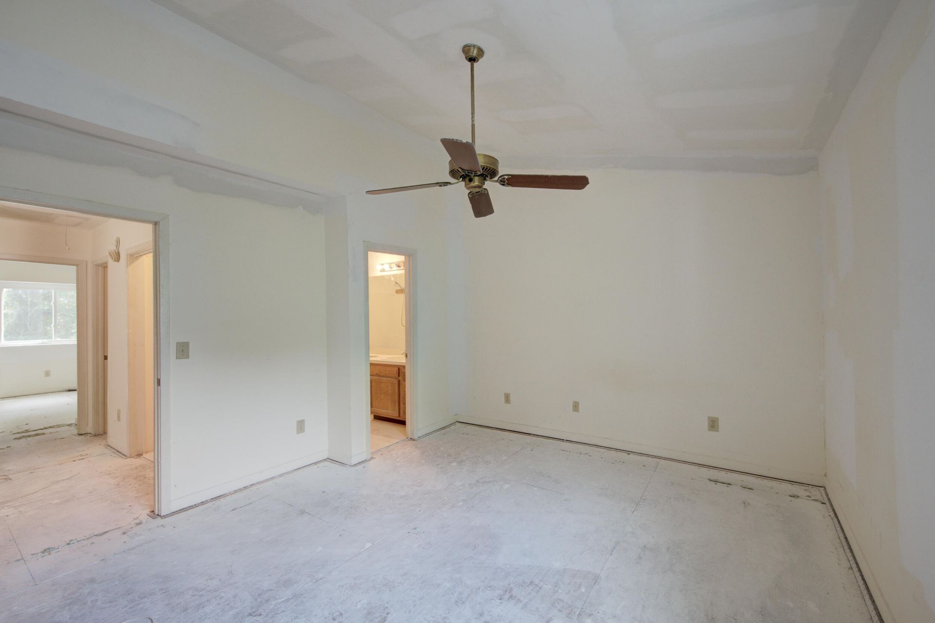858 Catalpa Court Photo 21