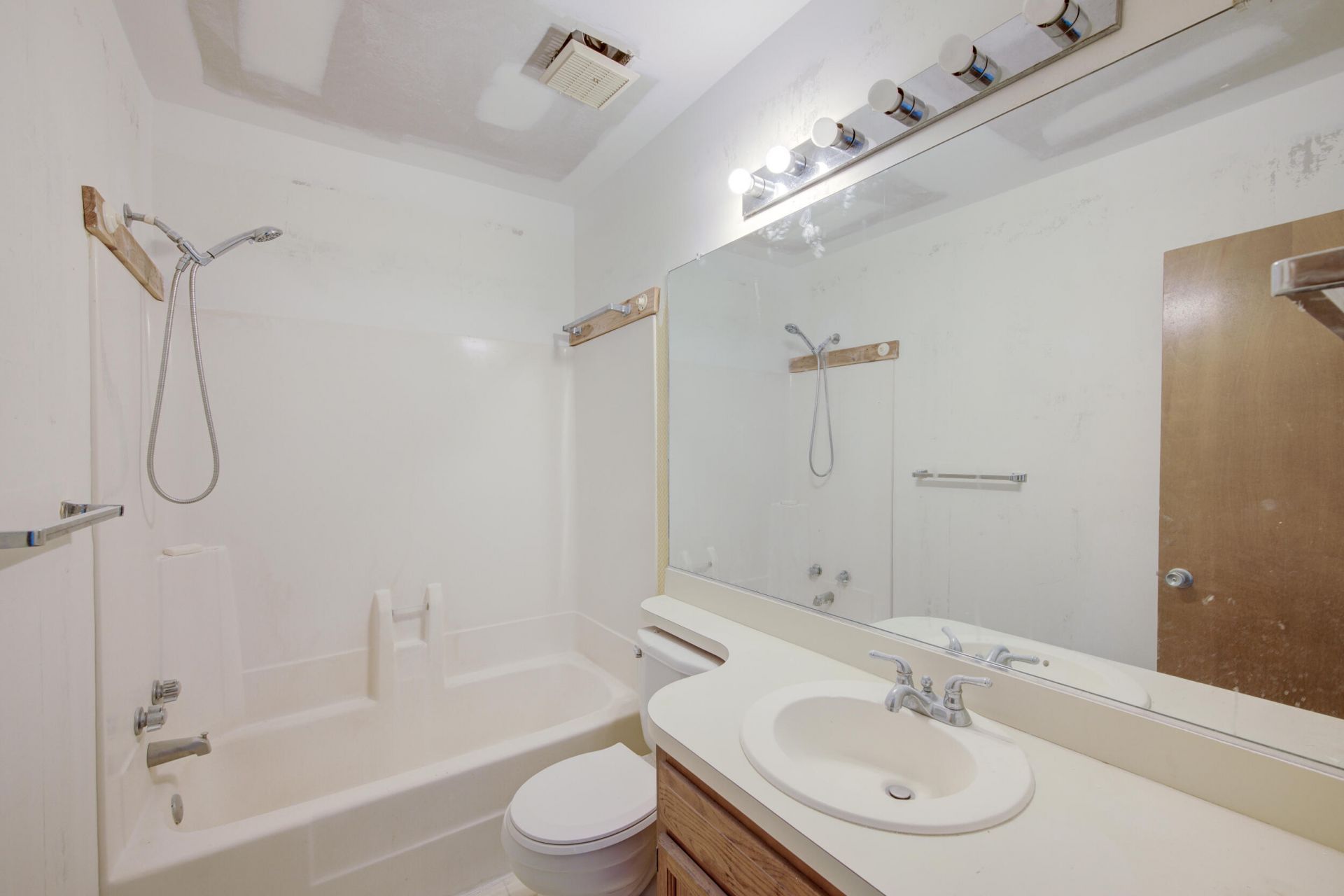 858 Catalpa Court Photo 22