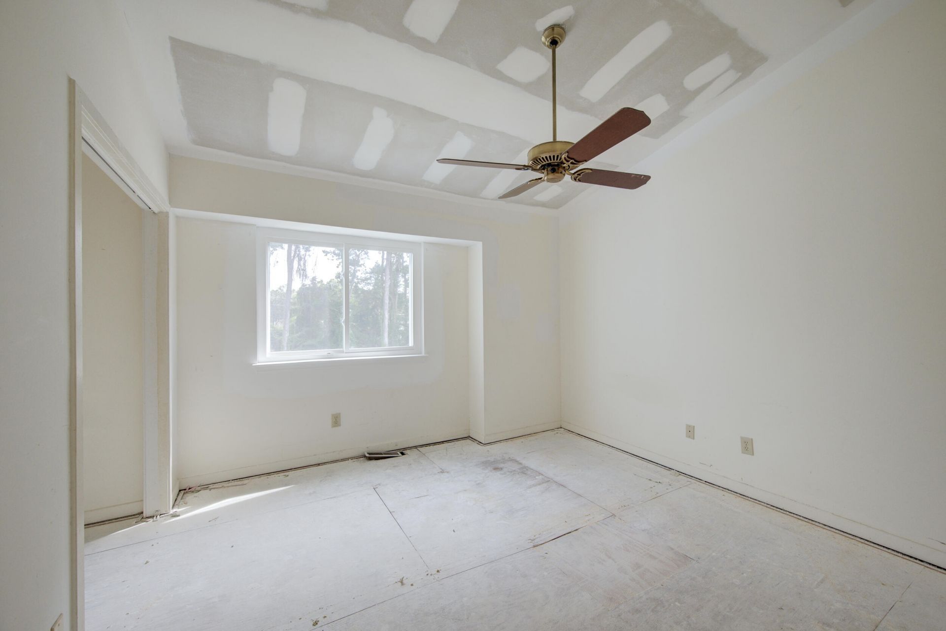 858 Catalpa Court Photo 24