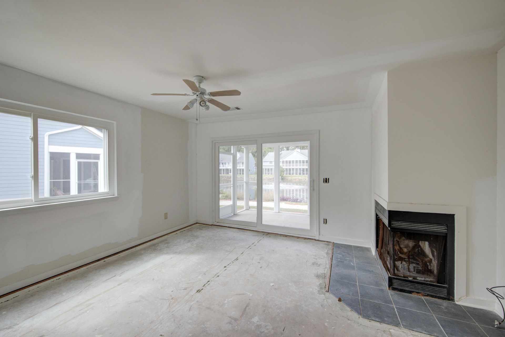 858 Catalpa Court Photo 33