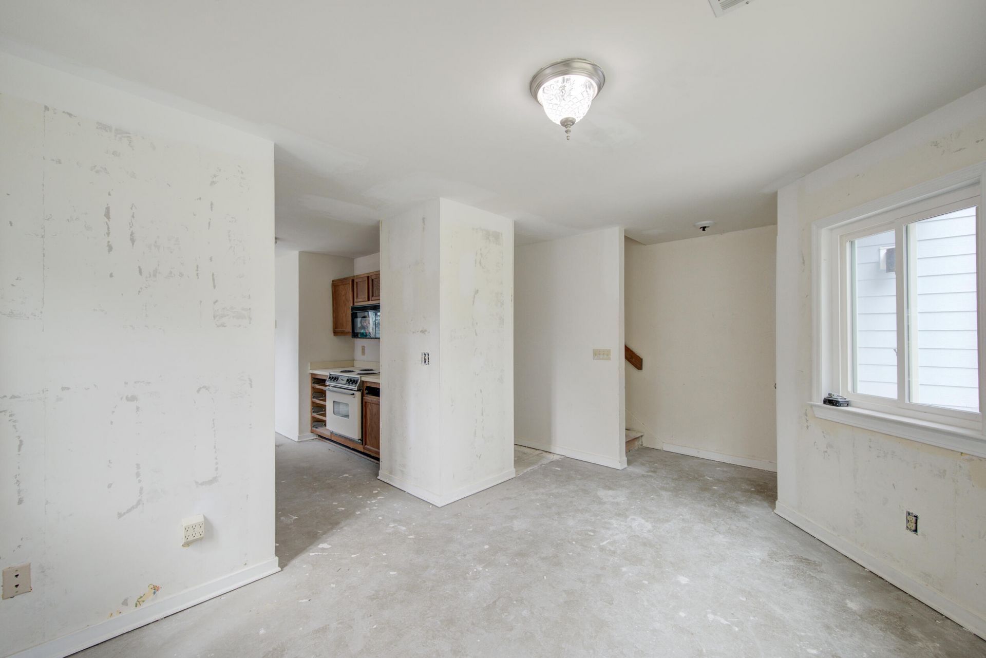 858 Catalpa Court Photo 36