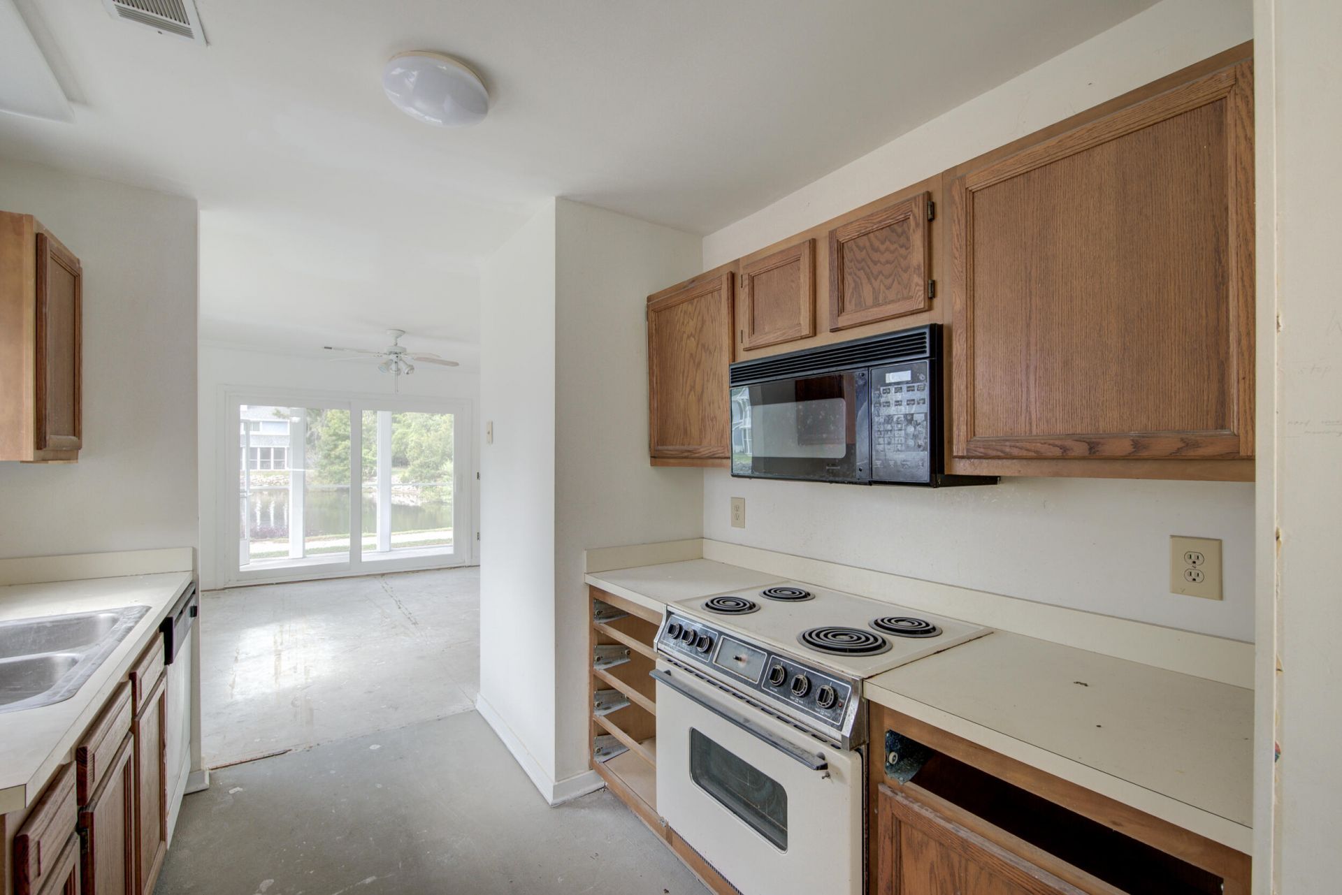 858 Catalpa Court Photo 37
