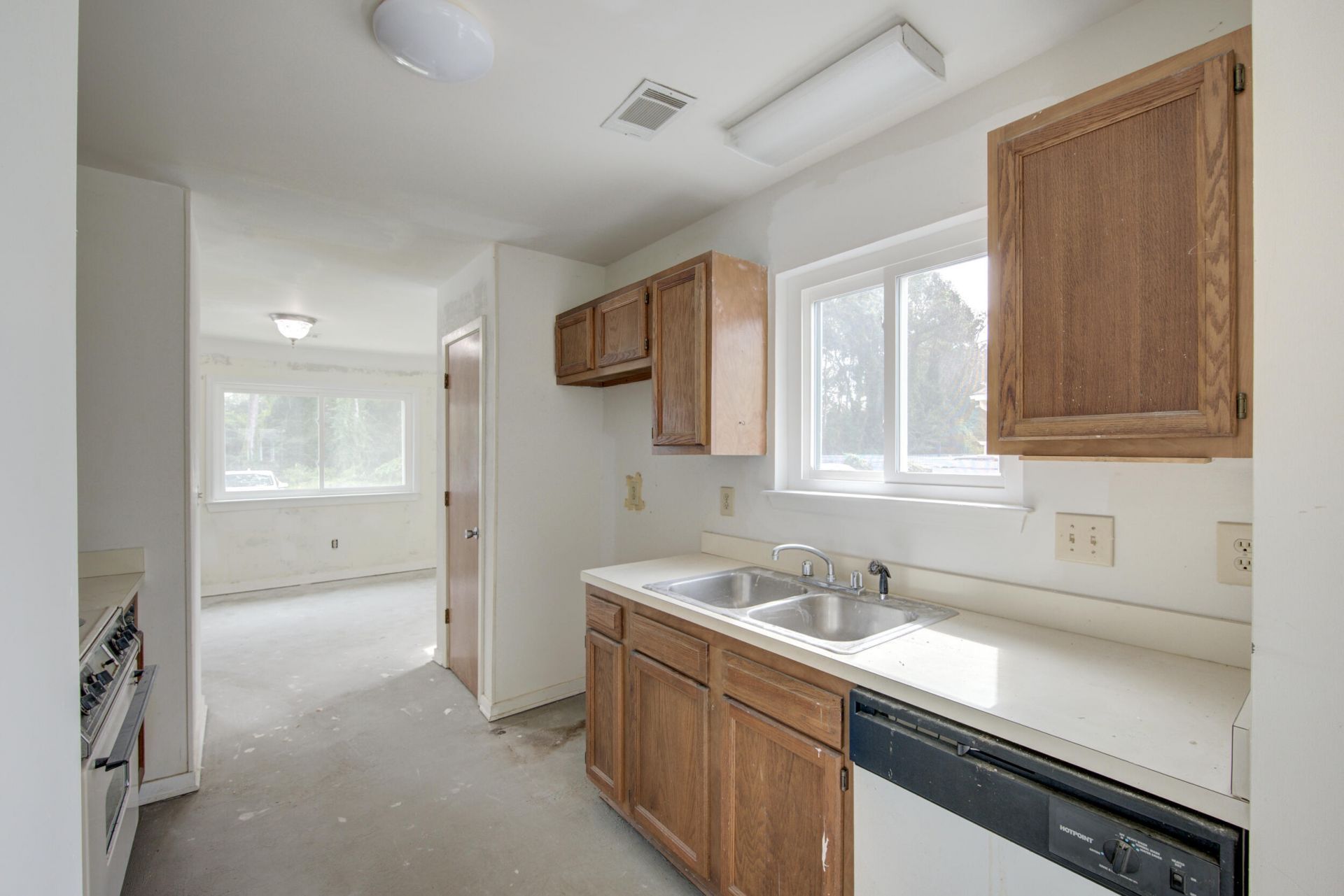 858 Catalpa Court Photo 38