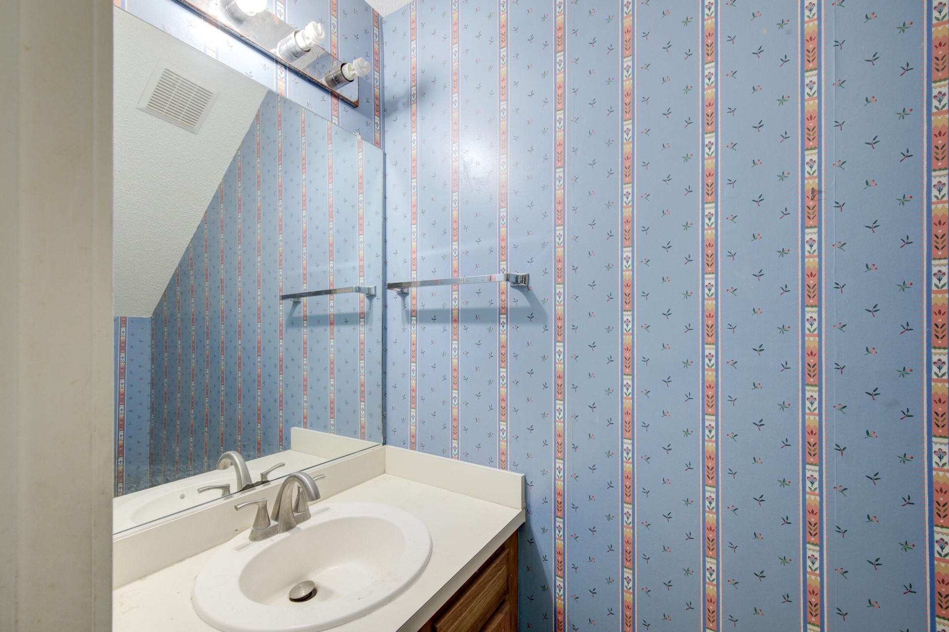 858 Catalpa Court Photo 40