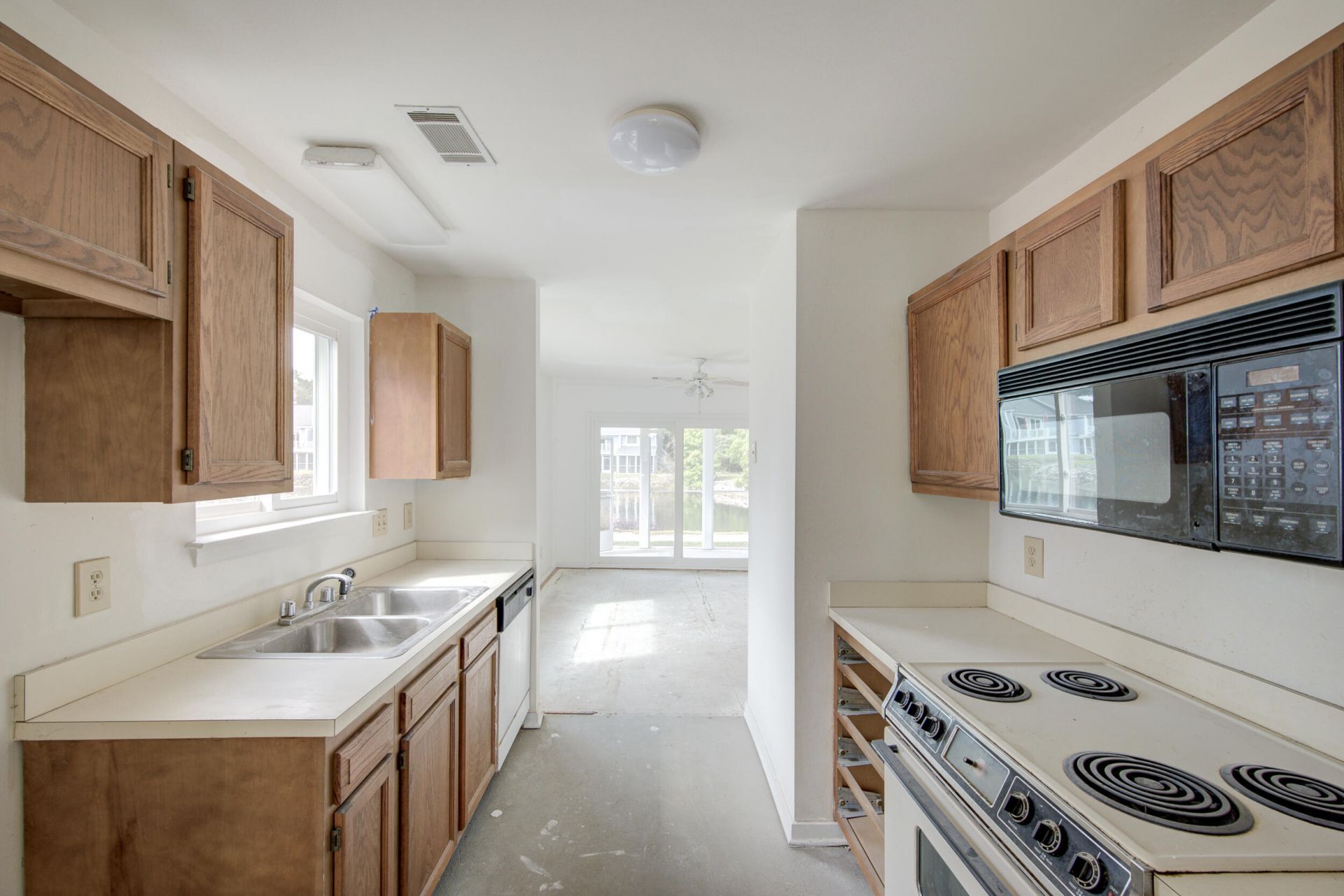 858 Catalpa Court Photo 6
