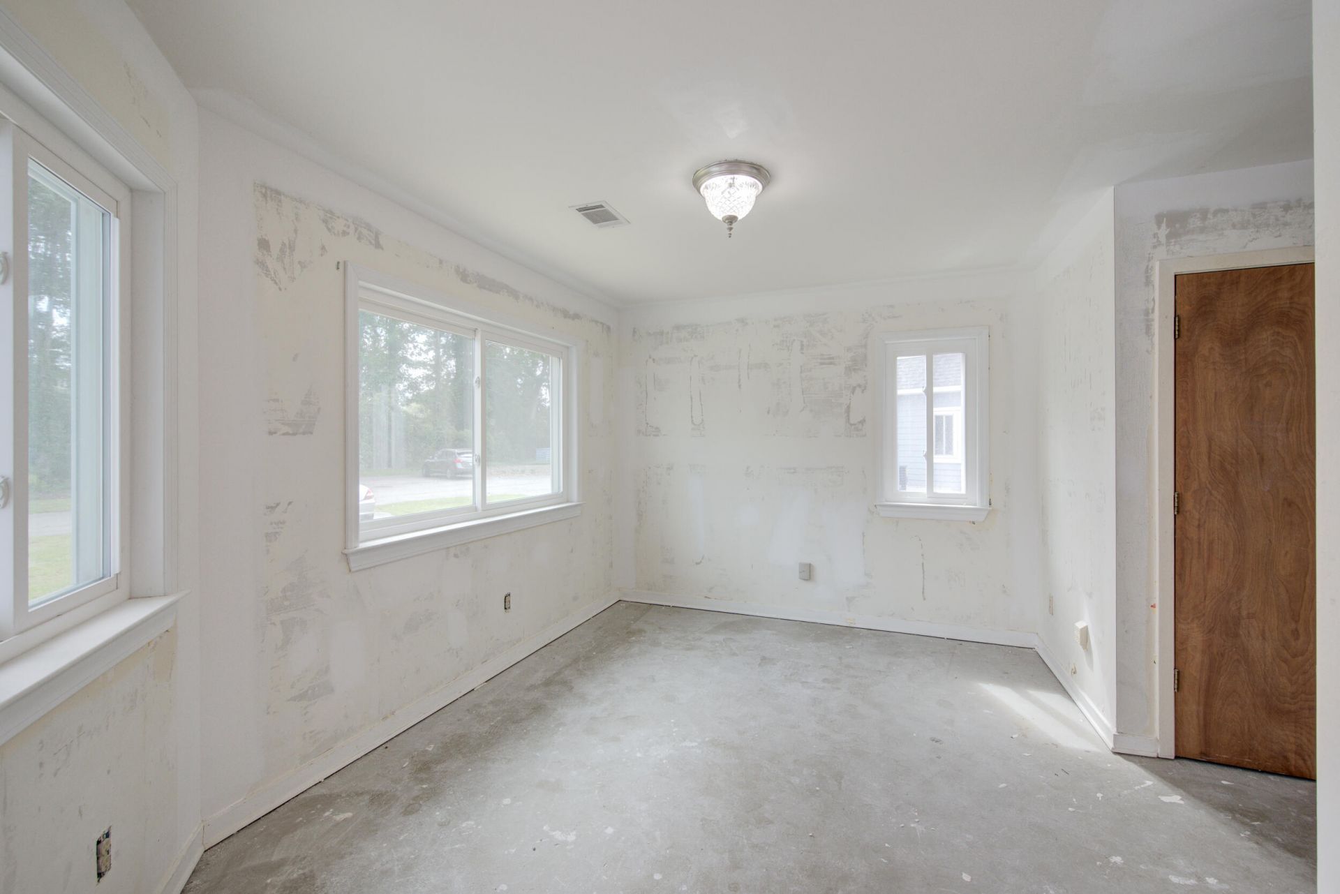 858 Catalpa Court Photo 8