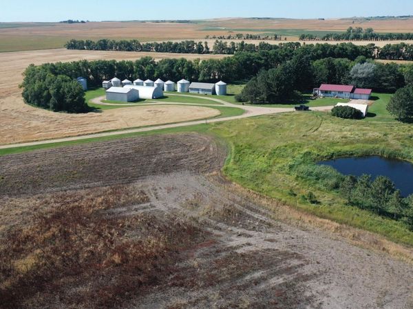 39001 590th Street NW, Kenmare, ND 58746