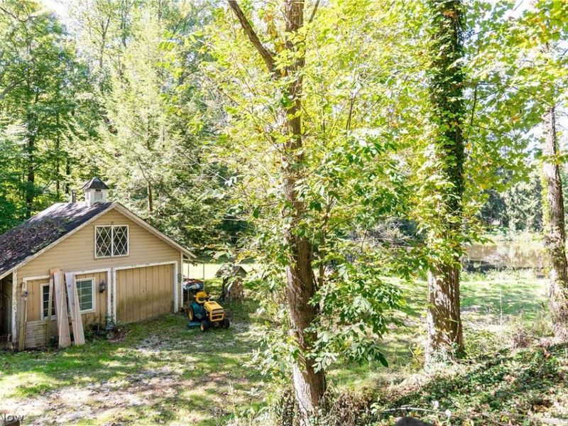 12061 Heath Road, Chesterland, OH 44026 Photo 5