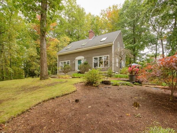 79 Hollis St, Dunstable, MA 01827