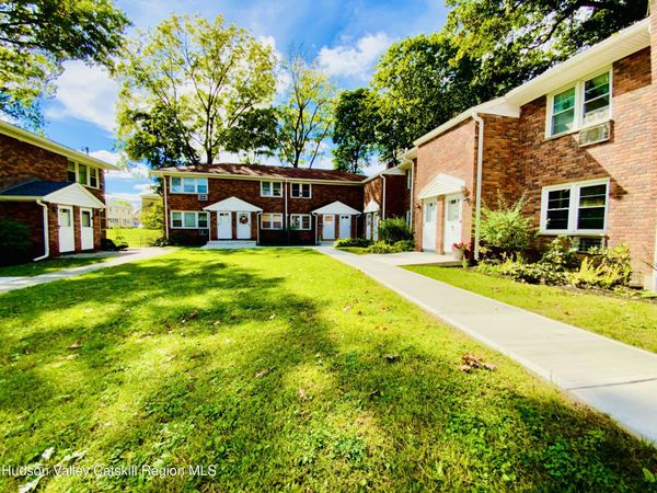 2710 South Road, Unit B9, Poughkeepsie, NY 12601