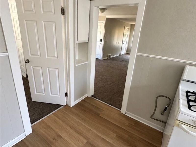 865 Whitcomb Road, Cleveland, OH 44110 Photo 13