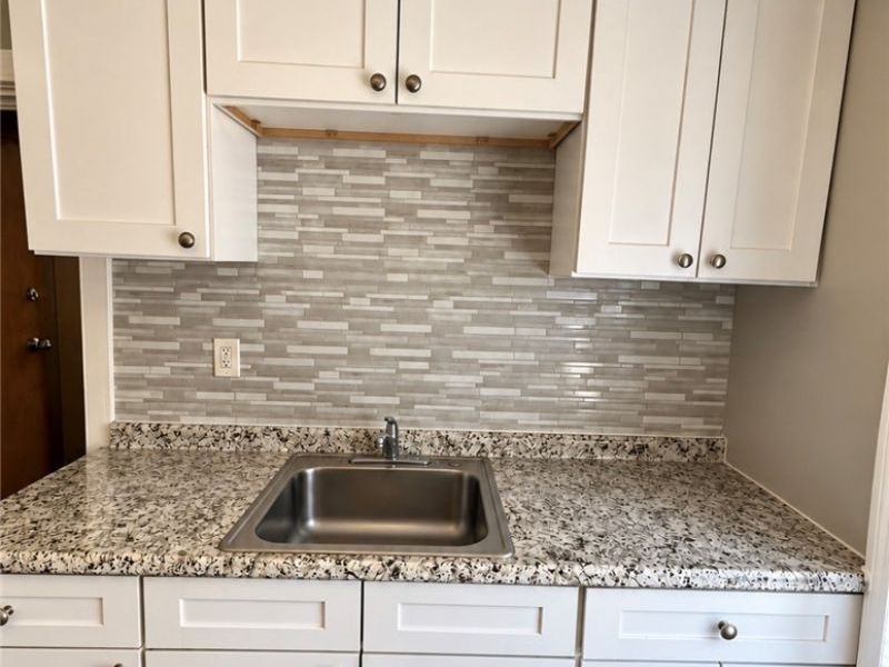 865 Whitcomb Road, Cleveland, OH 44110 Photo 4