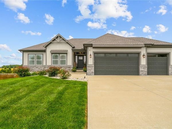 27827 E 133rd Street, Lake Lotawana, MO 64086