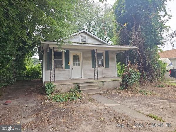 25 CHESTER AVENUE, PENNSVILLE, NJ 08023