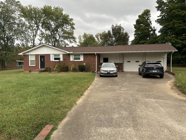 609 Zinnia Dr , Clarksville, TN 37042
