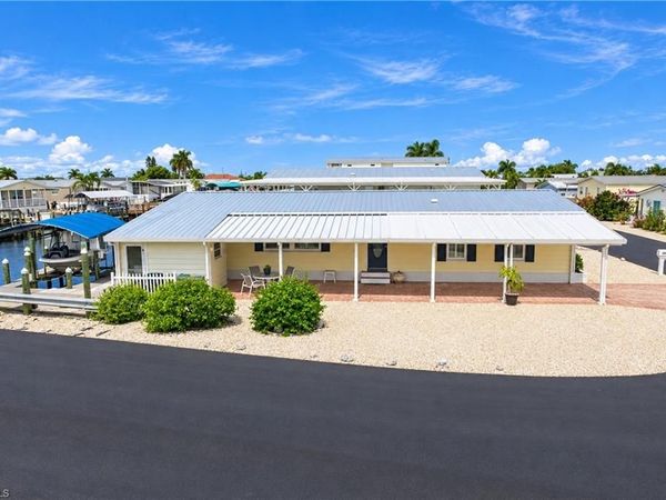 3055 Harpoon LN, ST. JAMES CITY, FL 33956
