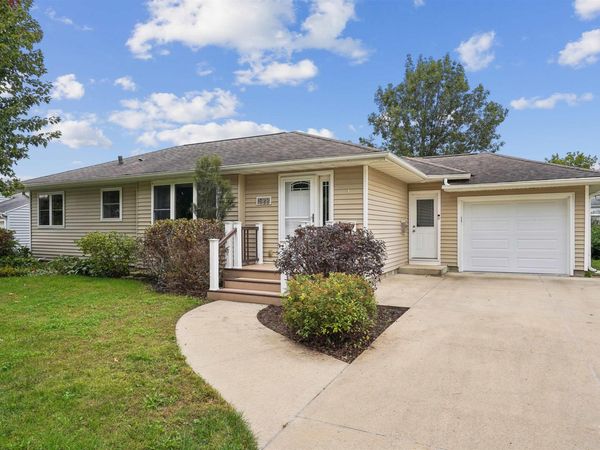 1522 W 7th Street, Cedar Falls, IA 50613