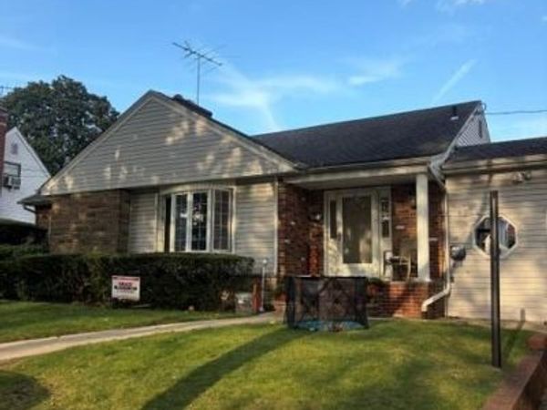 1001 5th Avenue , New Hyde Park, NY 11040