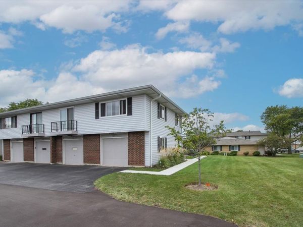 204 Shattuck Court, Unit 204, Schaumburg, IL 60194