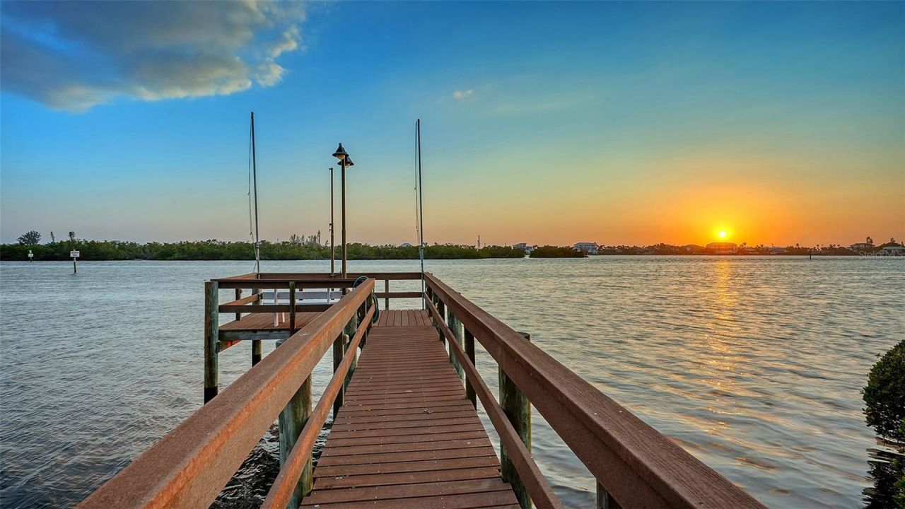 275 Lookout Point Drive, Osprey, FL 34229 Photo