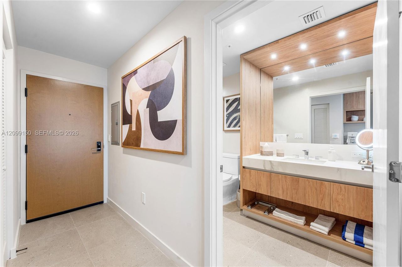 11 NE 6th St, Unit 1702, Miami, FL 33132 Photo