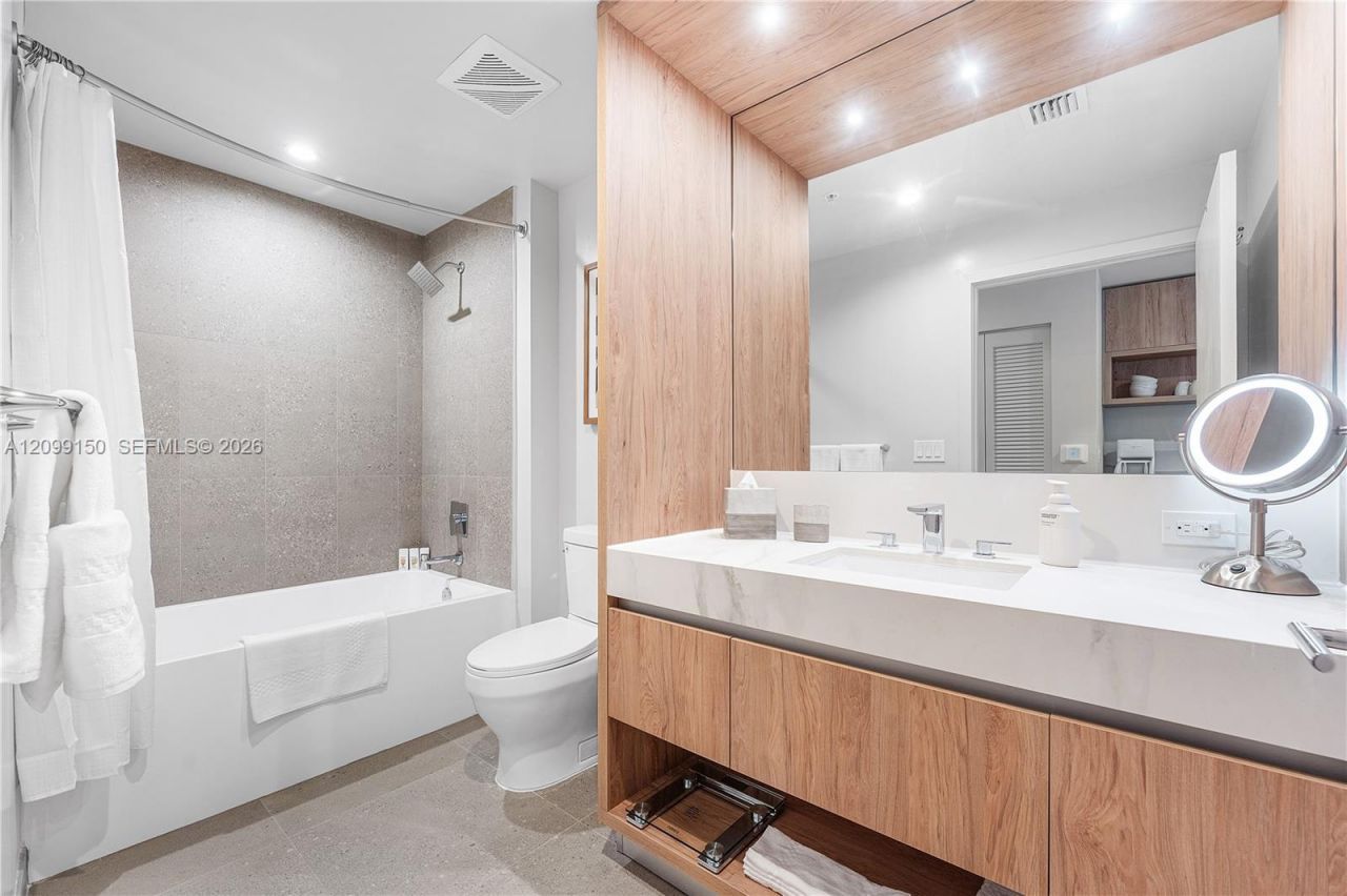 11 NE 6th St, Unit 1702, Miami, FL 33132 Photo