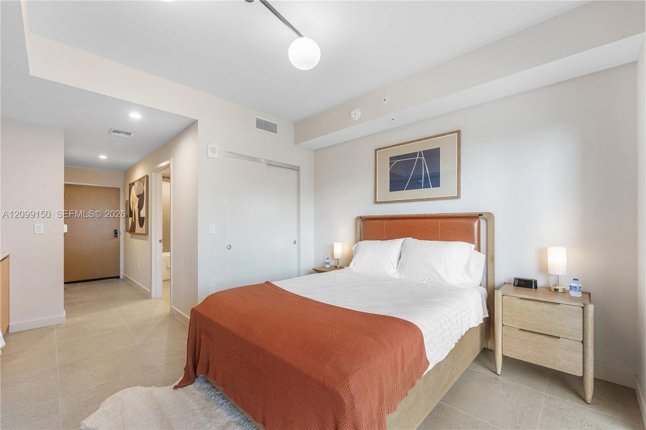 11 NE 6th St, Unit 1702, Miami, FL 33132 Photo