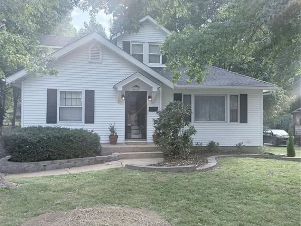 222 S Clark Avenue , Ferguson, MO 63135