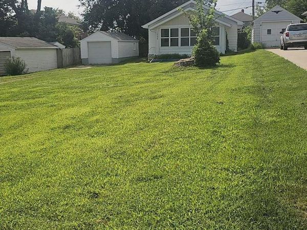 1325 Maplewood Drive NE, Cedar Rapids, IA 52402